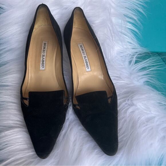MANOLO BLAHNIK Black Suede Pumps Pointy Toe Stiletto Heel BB  Size 37, US 7 - Picture 1 of 7